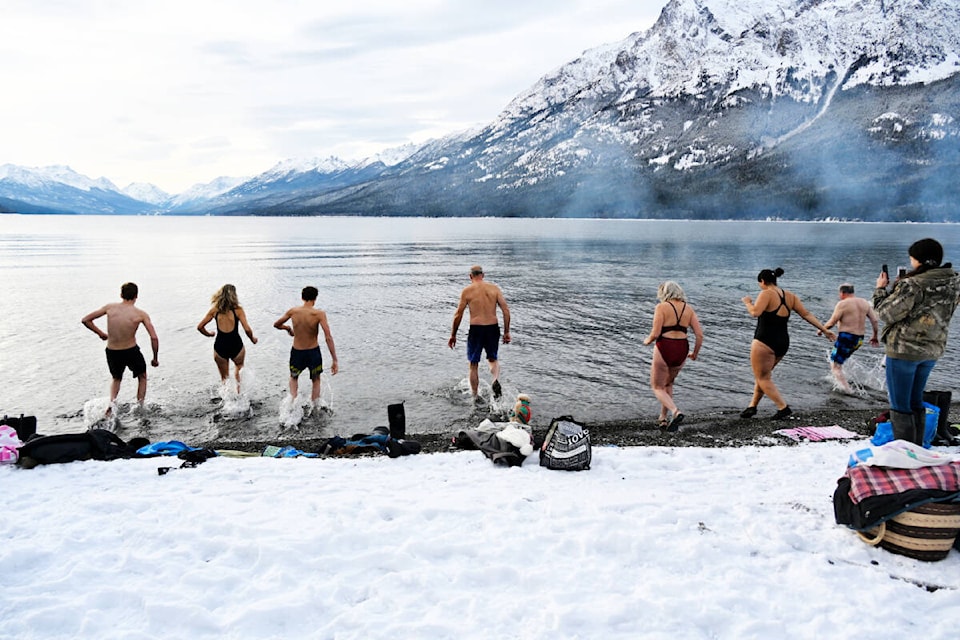 31461286_web1_230105-WLT-tatlayoko-valley-new-year-polar-bear-swim_1