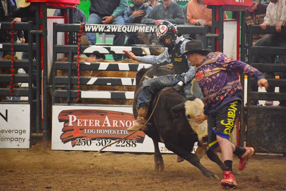 32433822_web1_230420-WLT-IndoorRodeoFriday_4