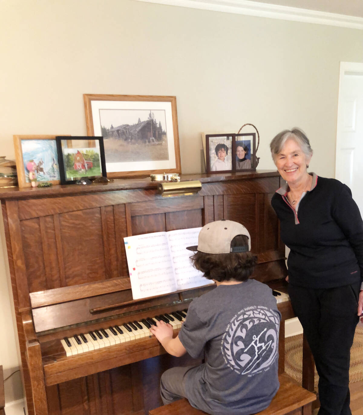 32650697_web1_230901-WLT-CasualCountry-AnahimLakePiano_1