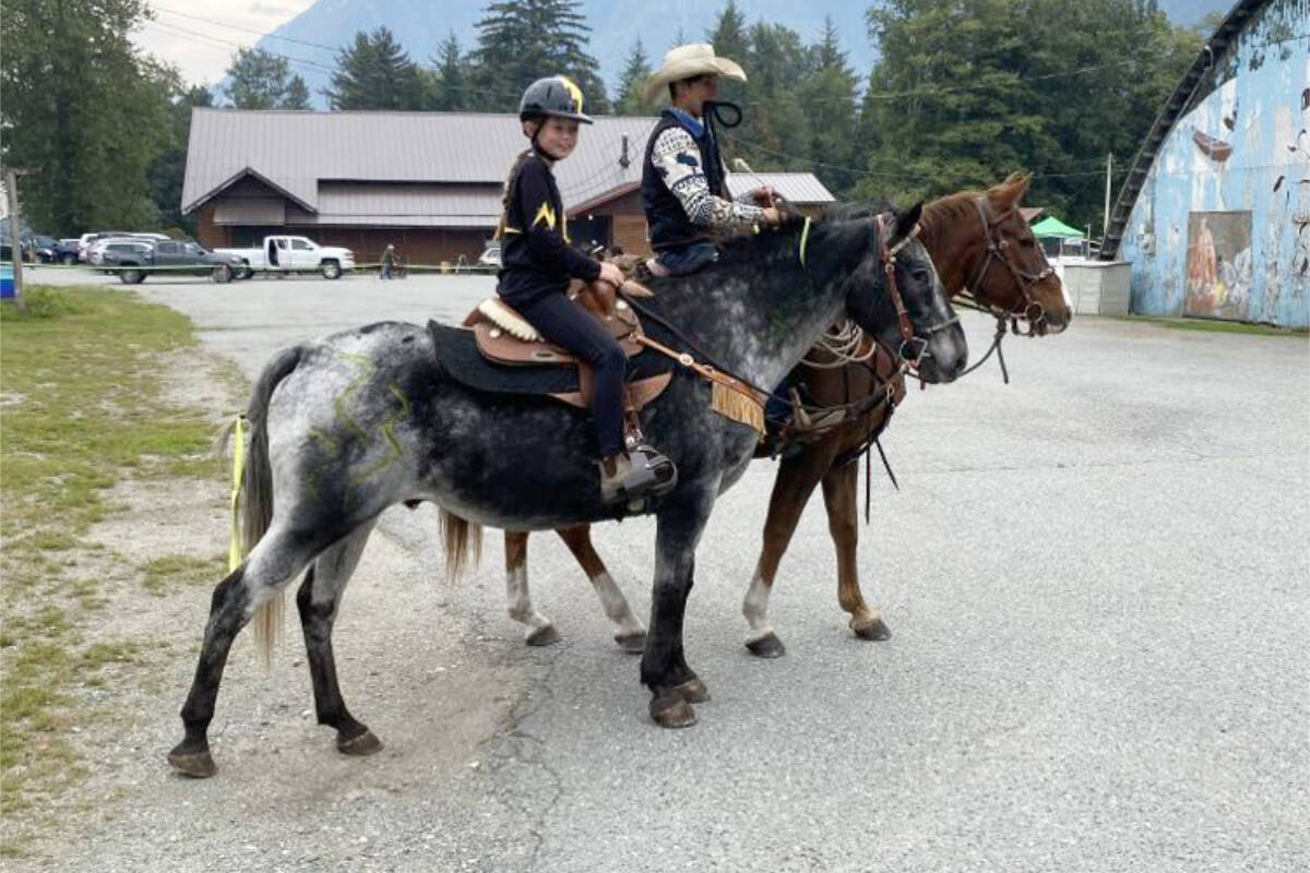 33972814_web1_230928-CMA-Parade-Riders_7