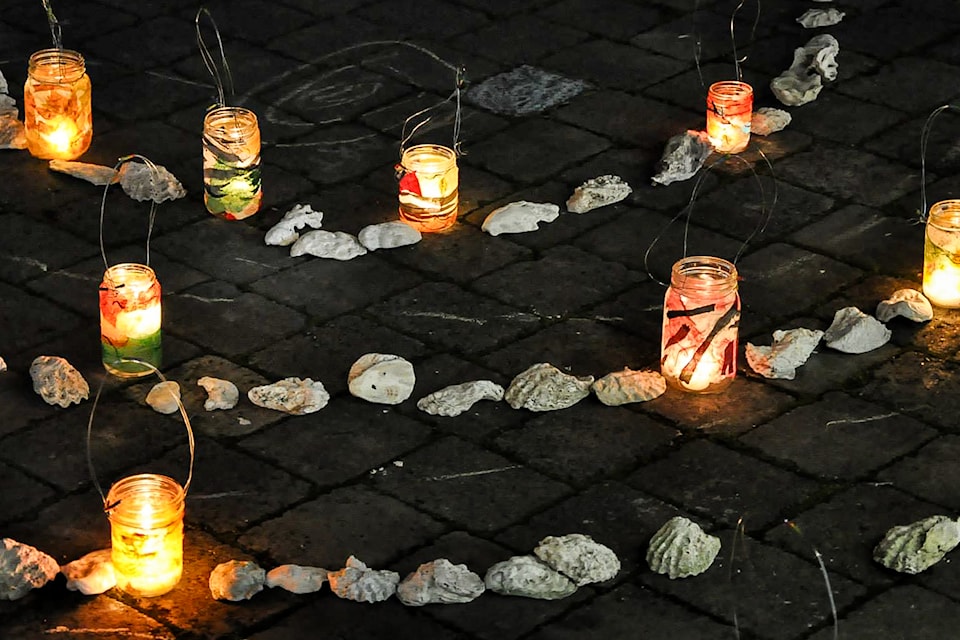 labyrinthwithjarlanterns