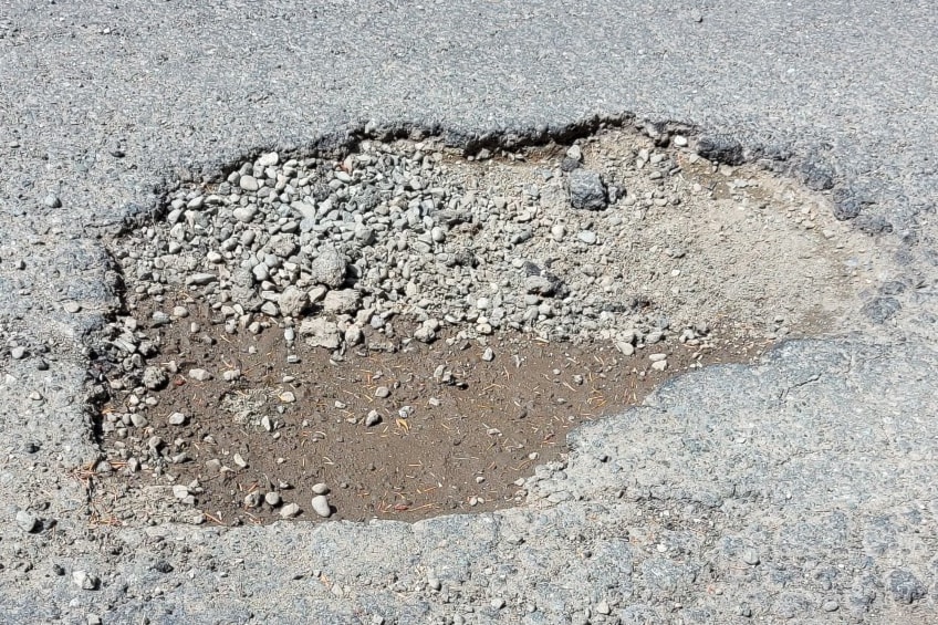 clark-road-pothole