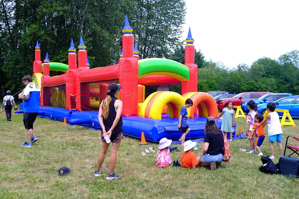 At 2 p.m., another event was held at the Comox Valley Exhibition Grounds. Adopting a festive tone, dancing, singing, storytelling, artisans, and information tables were all part of this afternoon event that ended at 9 p.m.