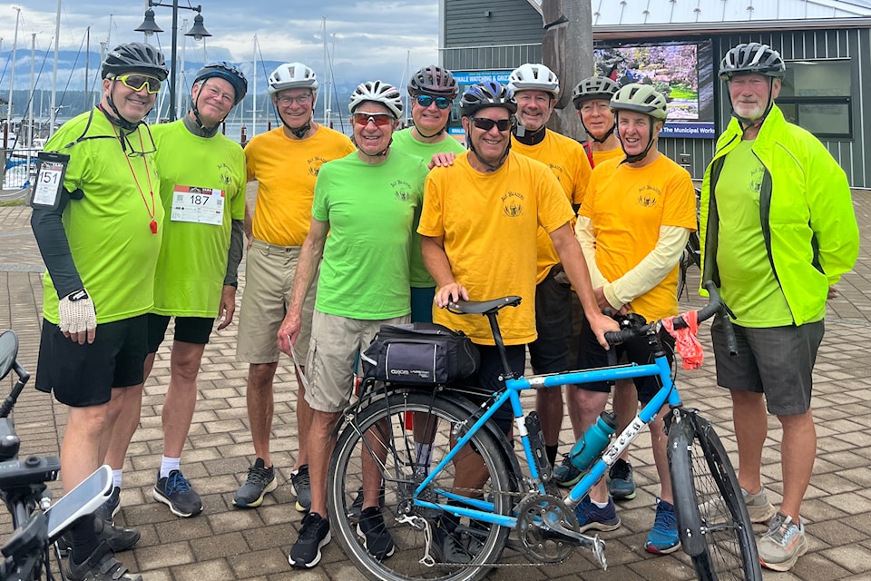 riding-team-at-the-marina