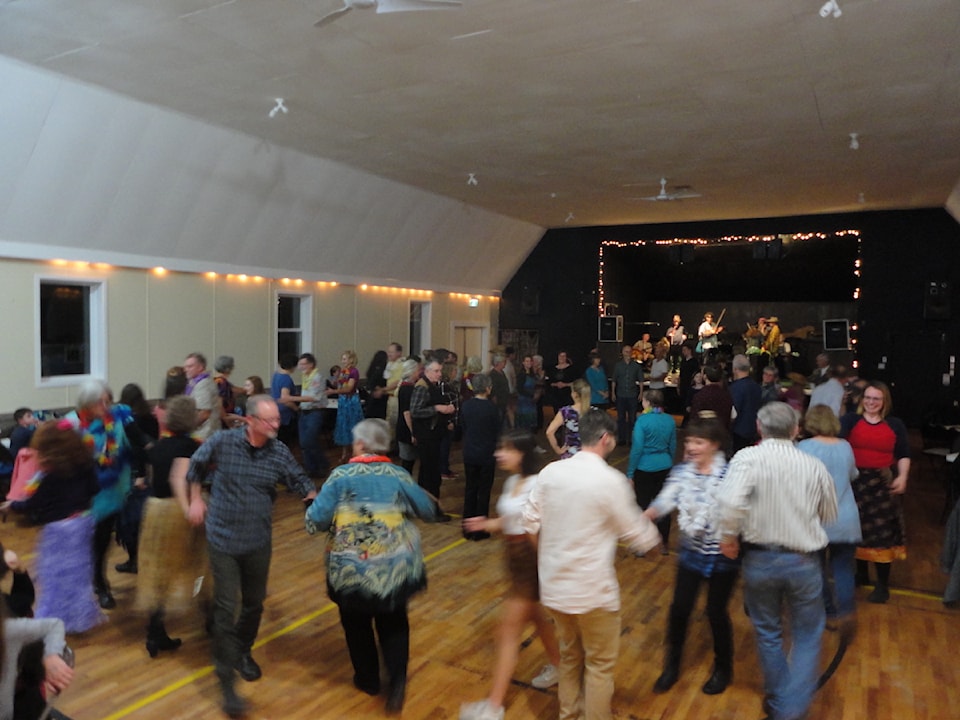 250115-cvr-contra-dancers