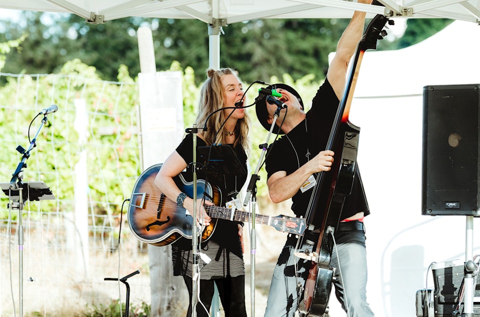 easy-street-duo-photo