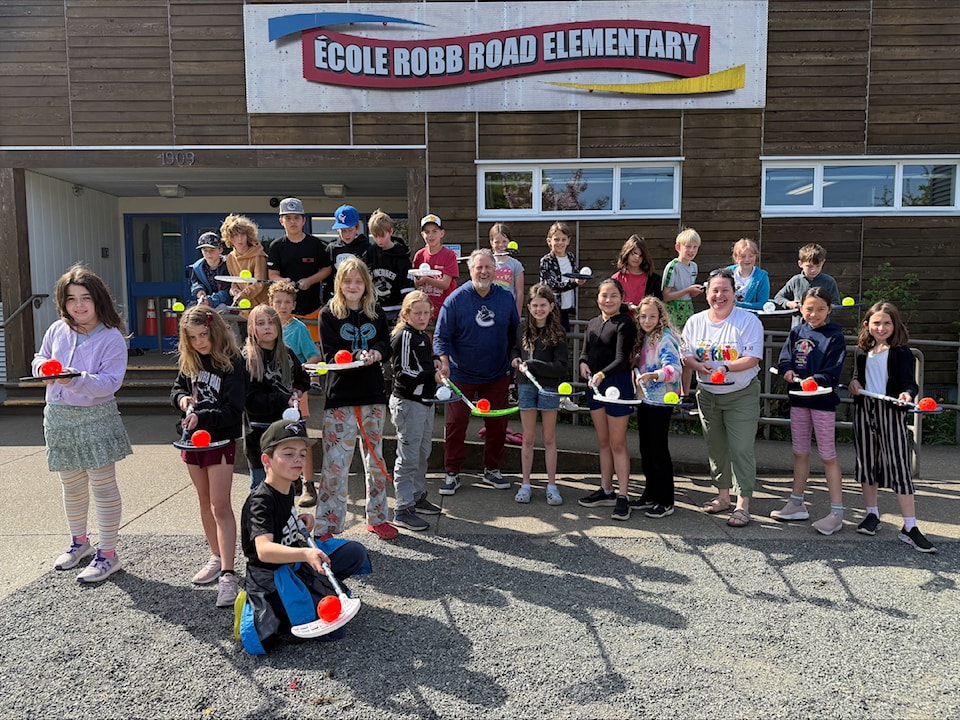 250507-cvr-floorball