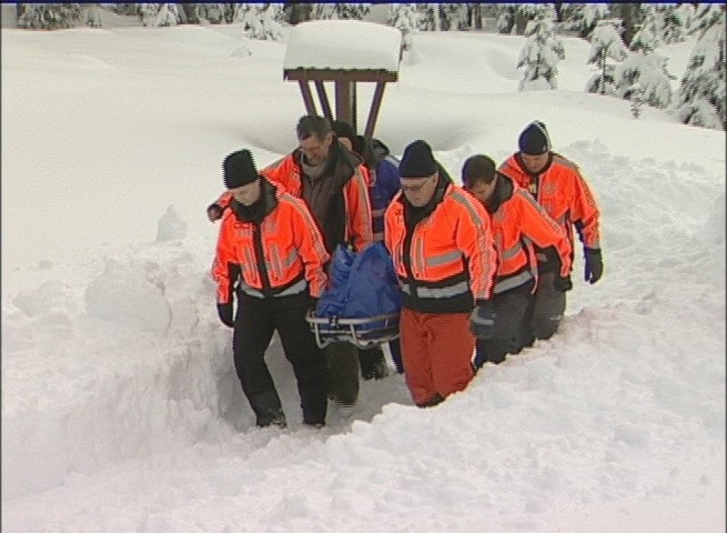 69083comox09rescuers