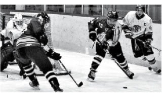 9685NewS.8.20110215110732.Hockey_20110216