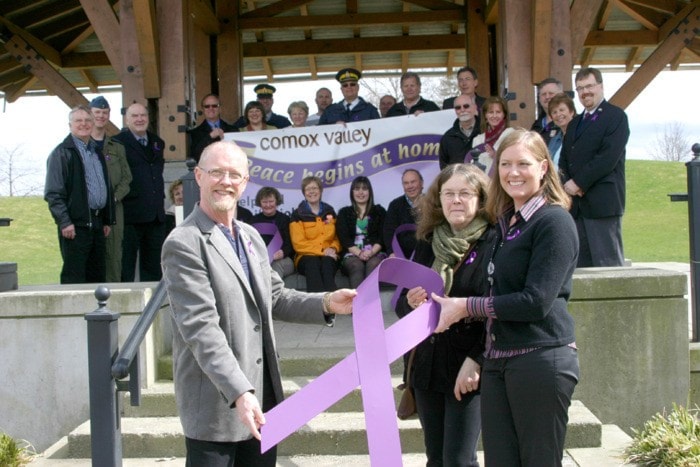 56572comox09purple