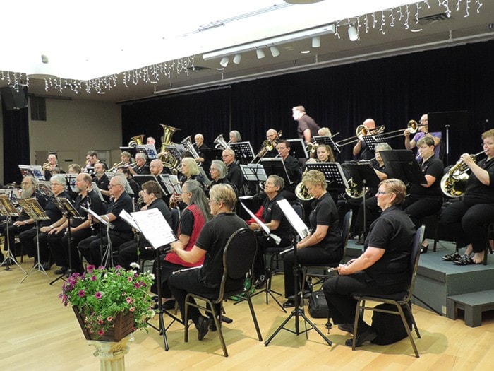 72130comox09Dec.4bandconcert