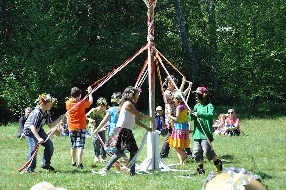 web1_170502-CVR-B-maypole-festival
