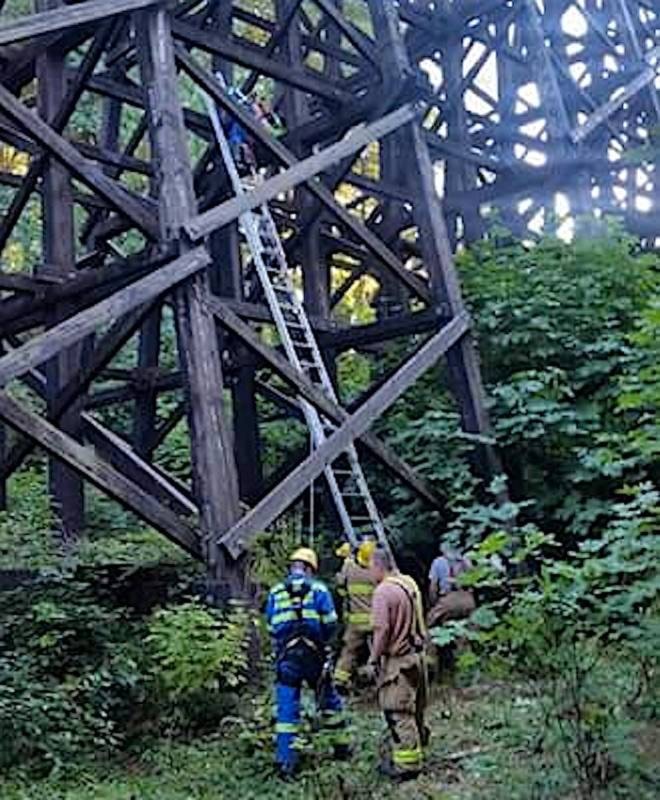 8164527_web1_Fire-fighters-bottom-pic