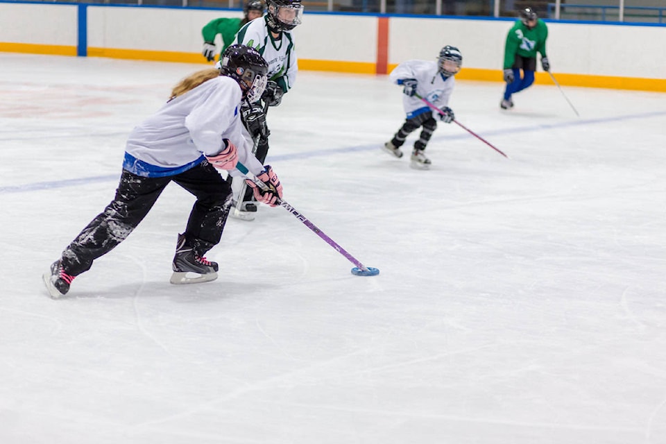 8415776_web1_ringette-135-copy