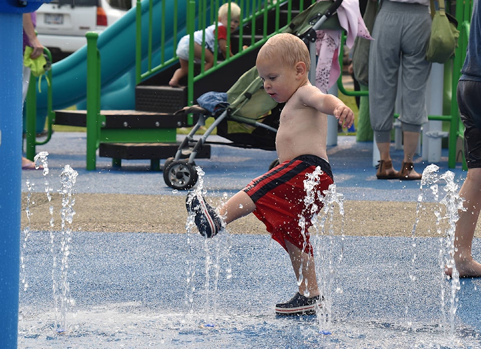 8424360_web1_170805-CVR-N-splashpark3