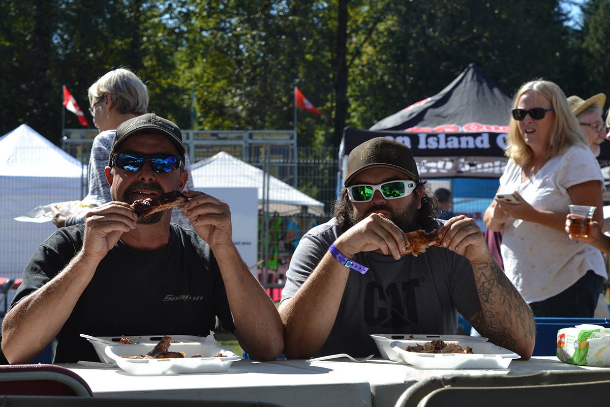 8540889_web1_170921-CVR-N-RibFest3