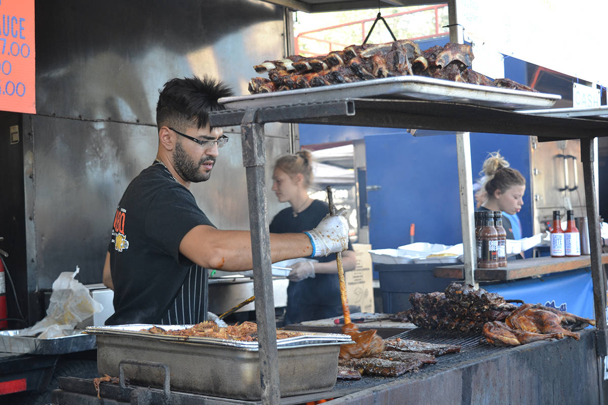 8540889_web1_170921-CVR-N-RibFest4