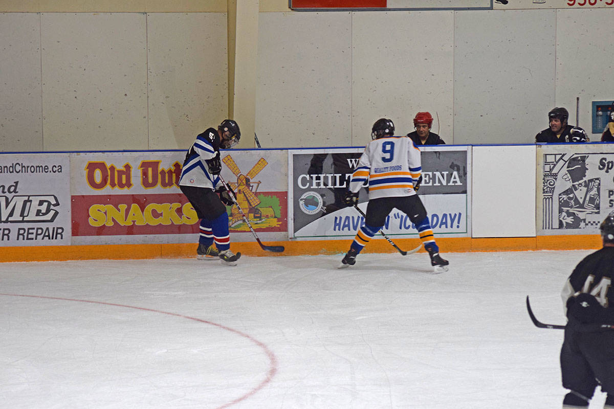 8651046_web1_170927-NIG-RCMPhockey_5