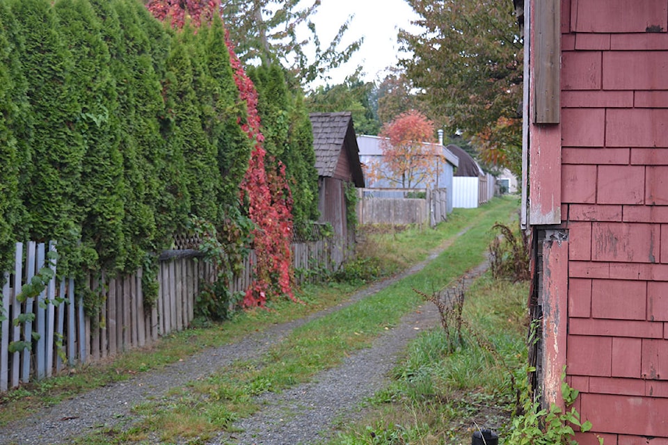 8905683_web1_171017-CVR-N-AlleywaySignProject