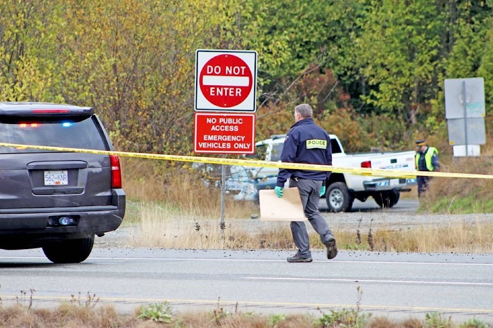 9105717_web1_171012-PQN-M-DeadBody-Hwy19-lc-oct12