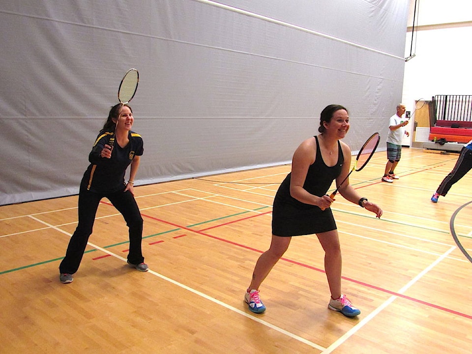 9303732_web1_badminton