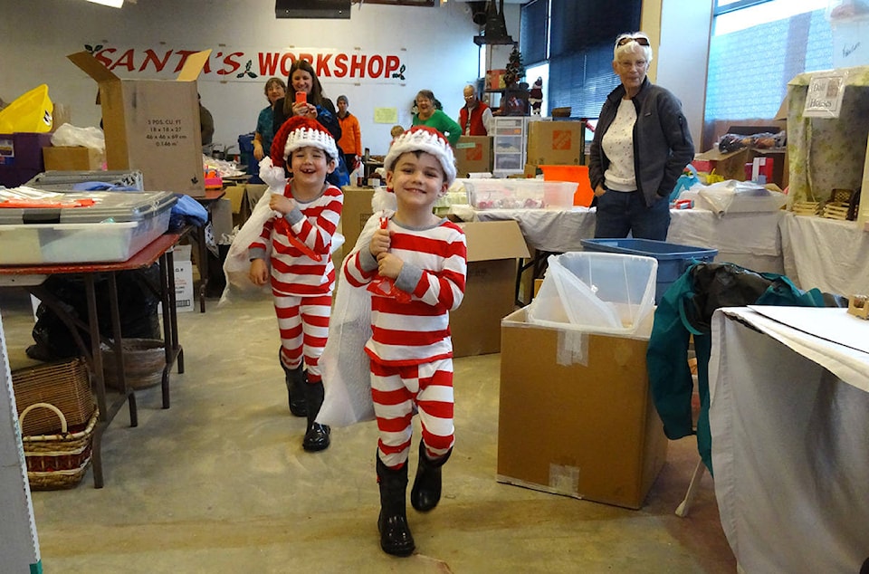 9418448_web1_171121-CVR-C-Santasworkshop