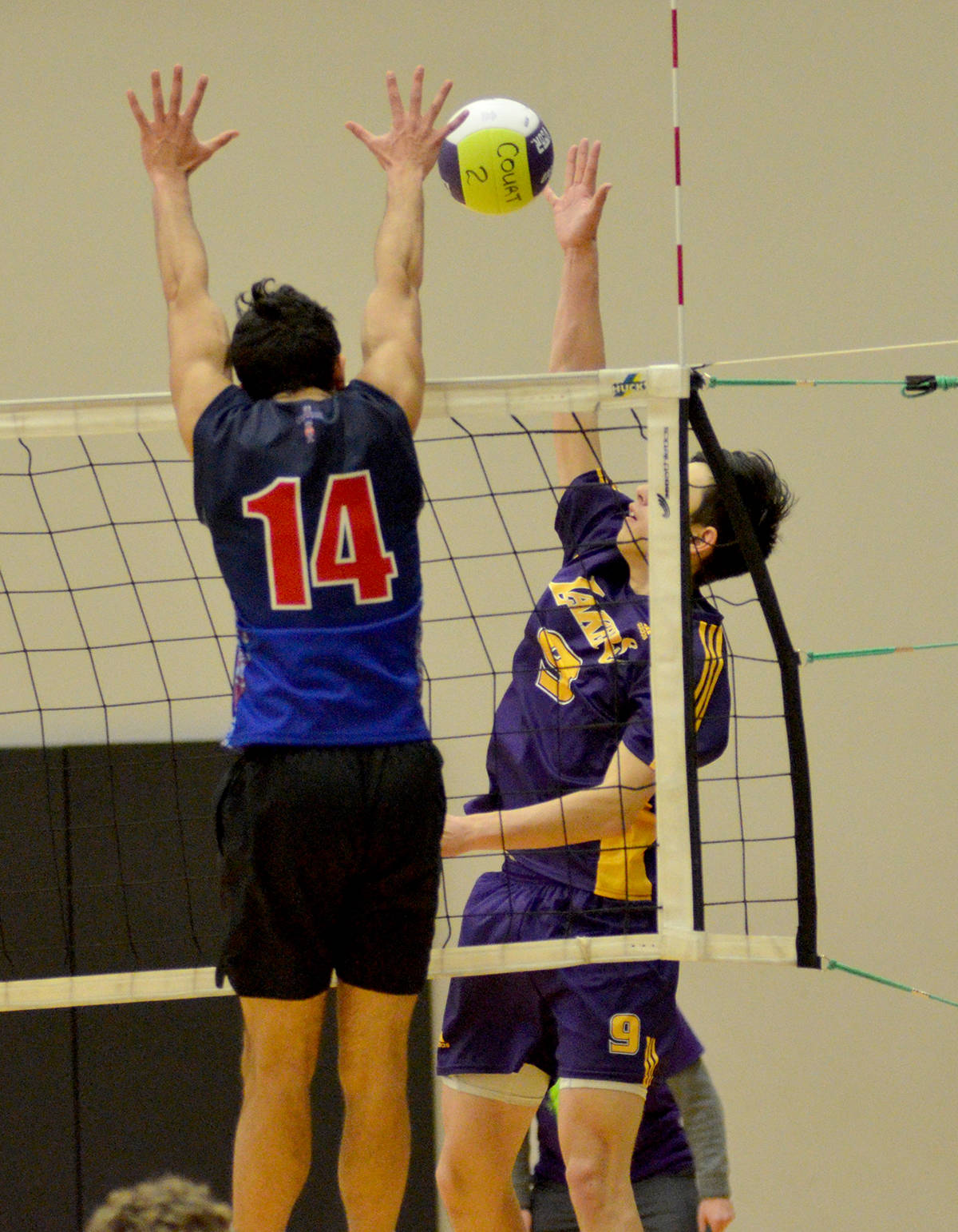 9625637_web1_171201-LAT-Sports-Volleyball-Penticton-Semiahmoo3