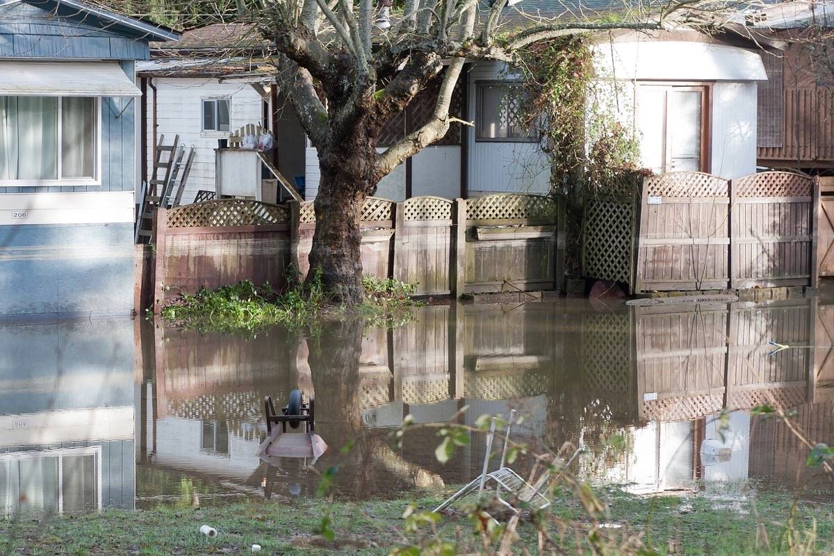 Flood damages Island RV park