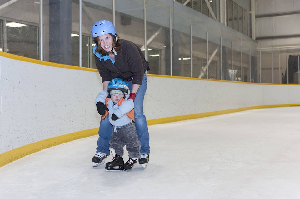 10522650_web1_mom-and-tot-skating