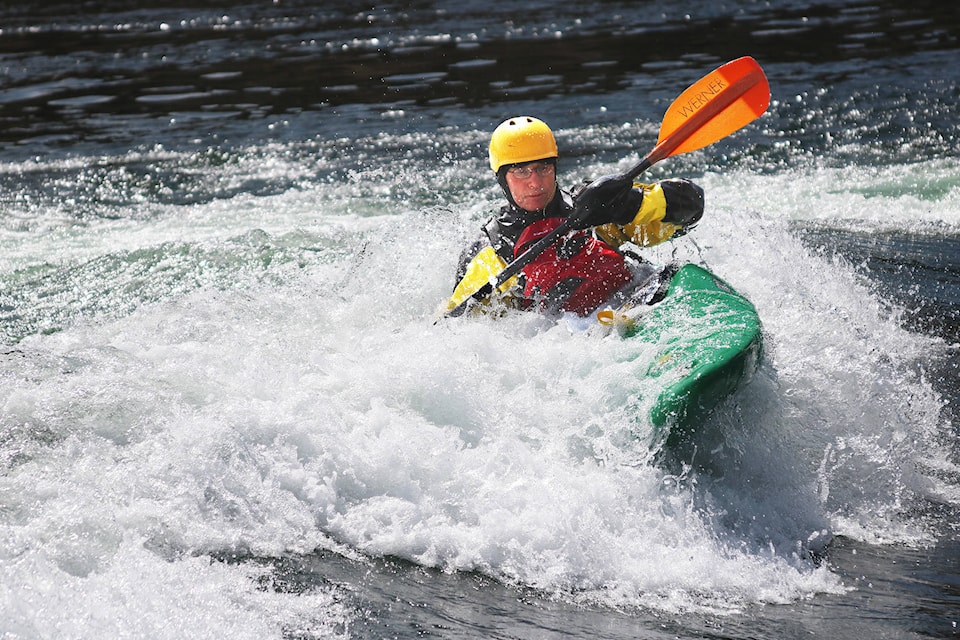 11915967_web1_180424-TDT-kayak3