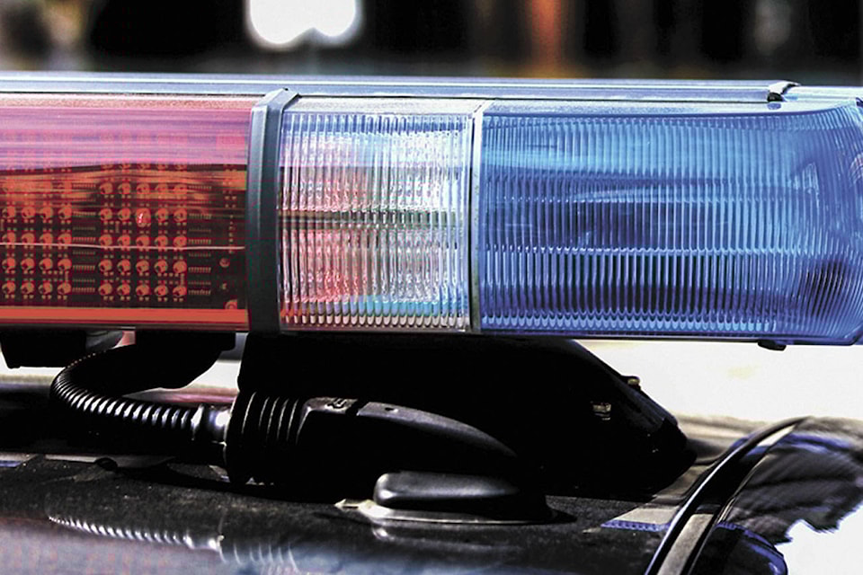 13248229_web1_police-light-T
