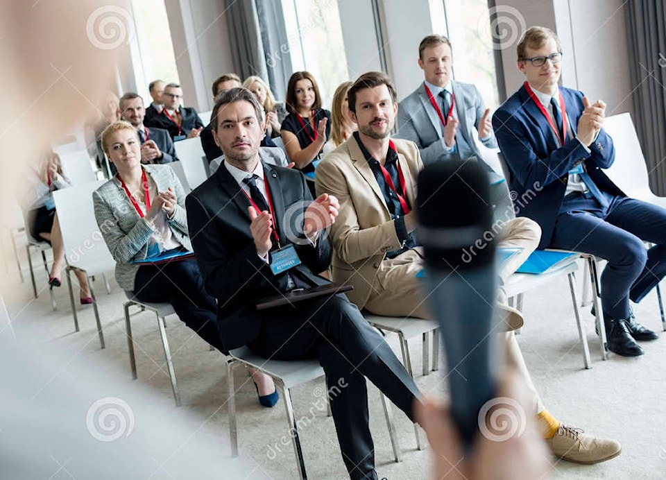 13539794_web1_business-people-applauding-public-speaker-seminar-convention-center-78725973