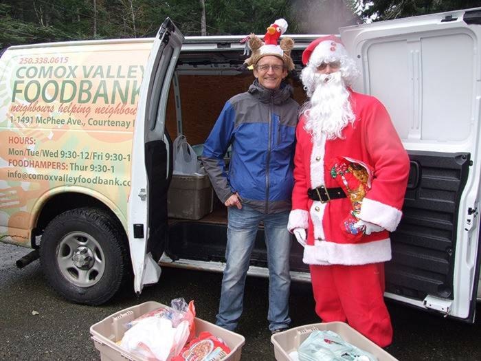 14402989_web1_71830comox09JBRLOADFORFOODBANK