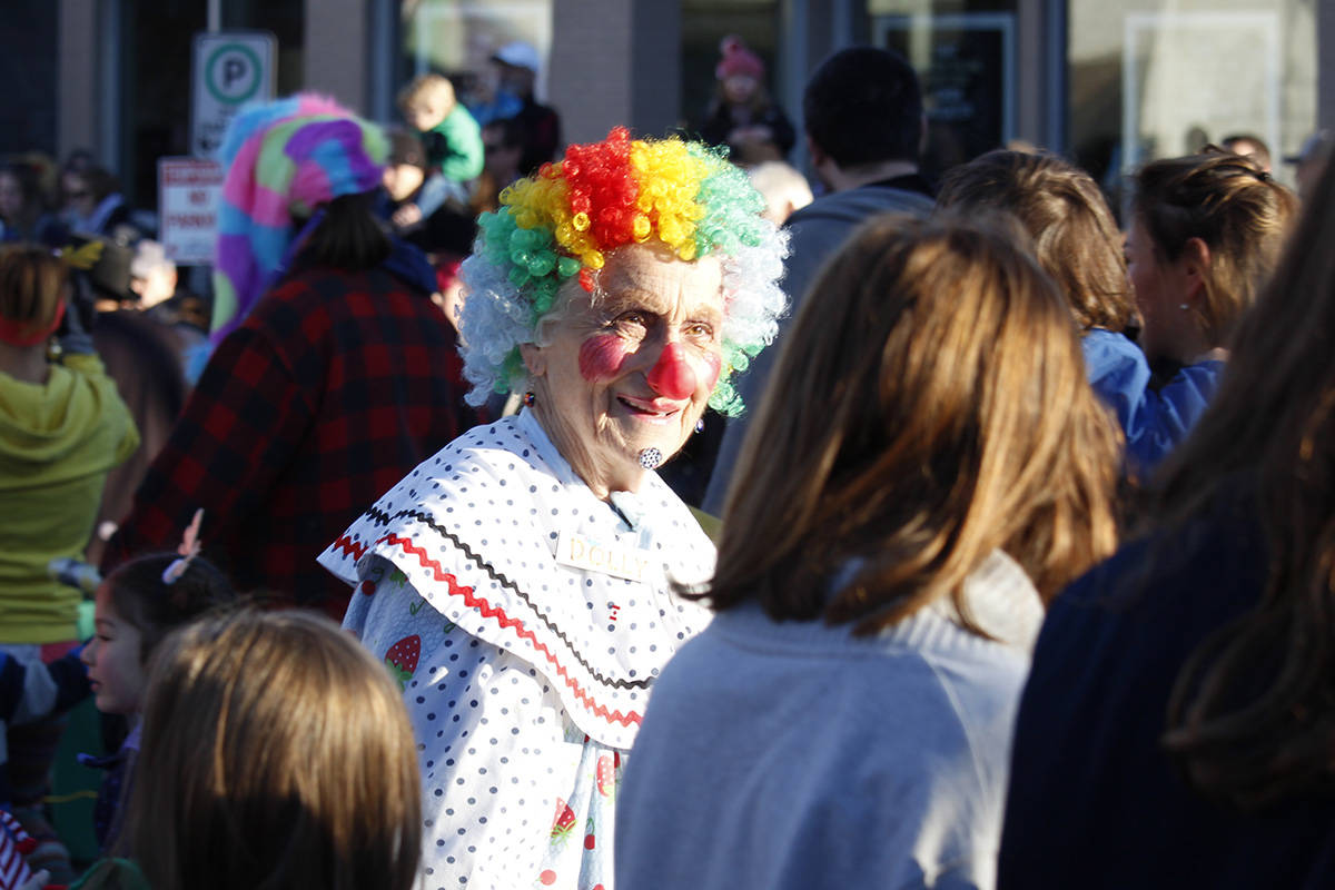 14625107_web1_181202-christmas-parade-5