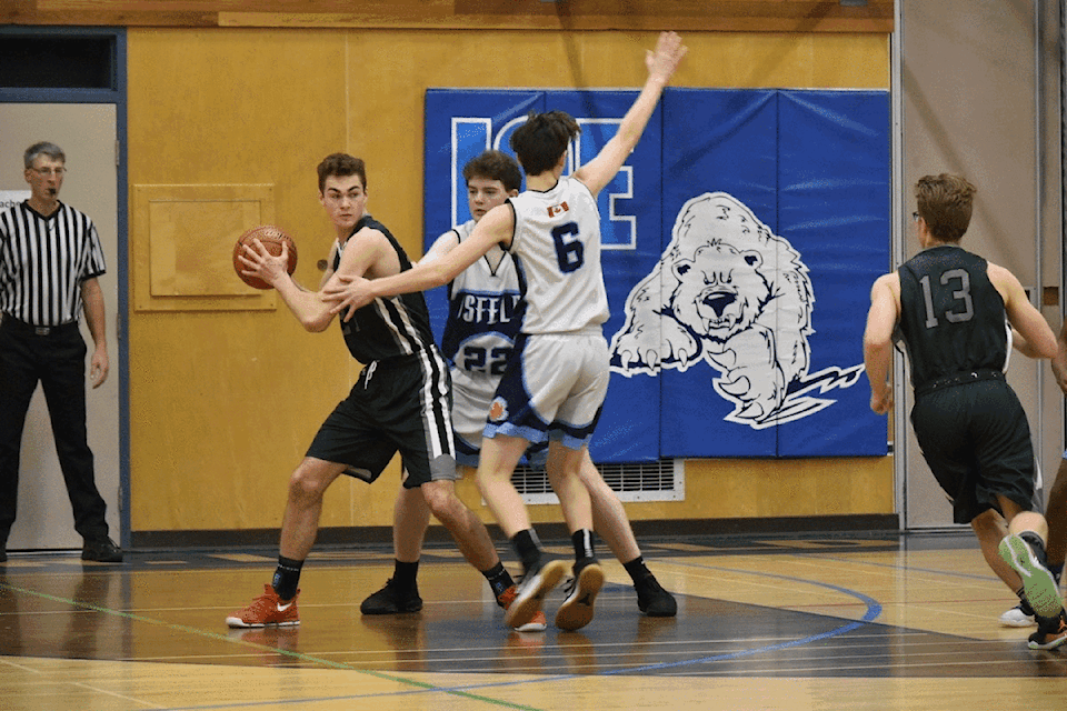 14765590_Ice-vs-Vanier