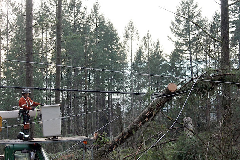 14943832_web1_Storm_BCHydro