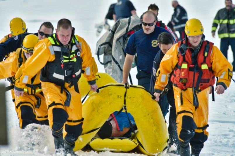 15879073_web1_ice-rescue