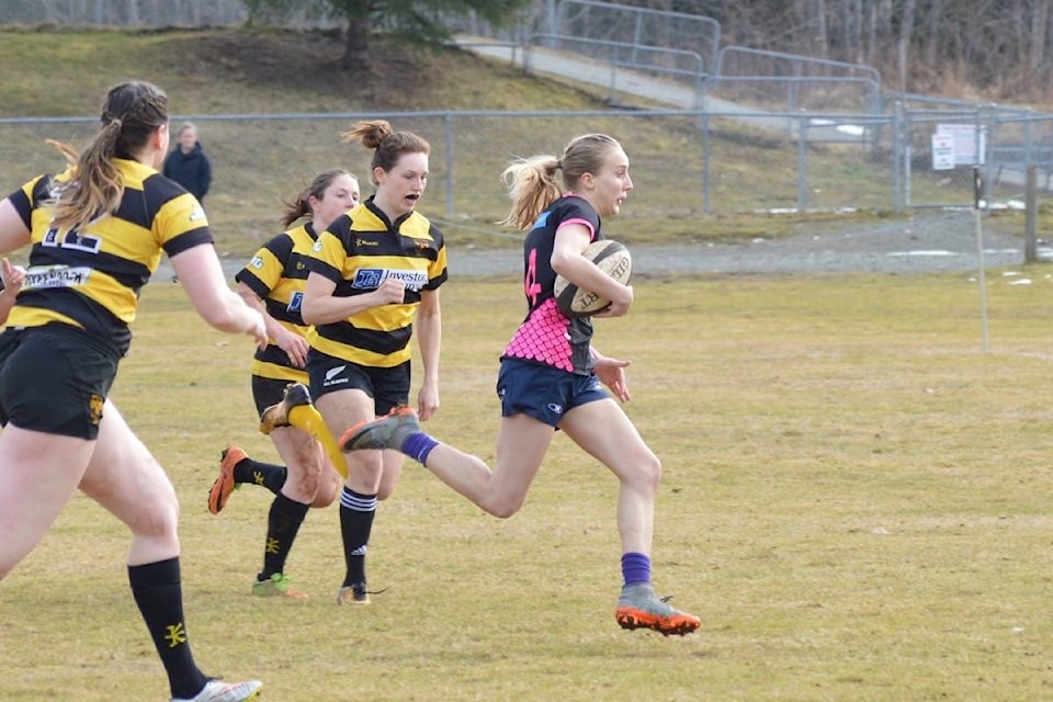 16018373_web1_190319-CVR-M-Winger-Kristianna-Bouwers-strides-in-for-a-try