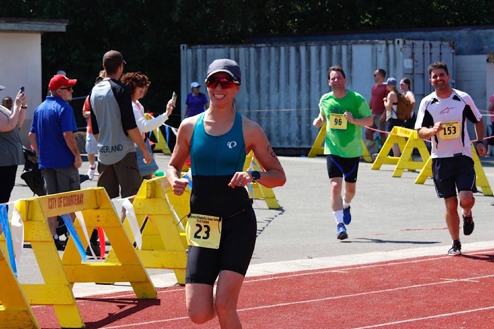 17026467_web1_190527-CVR-M-190527-CVR-N-triathlon-1