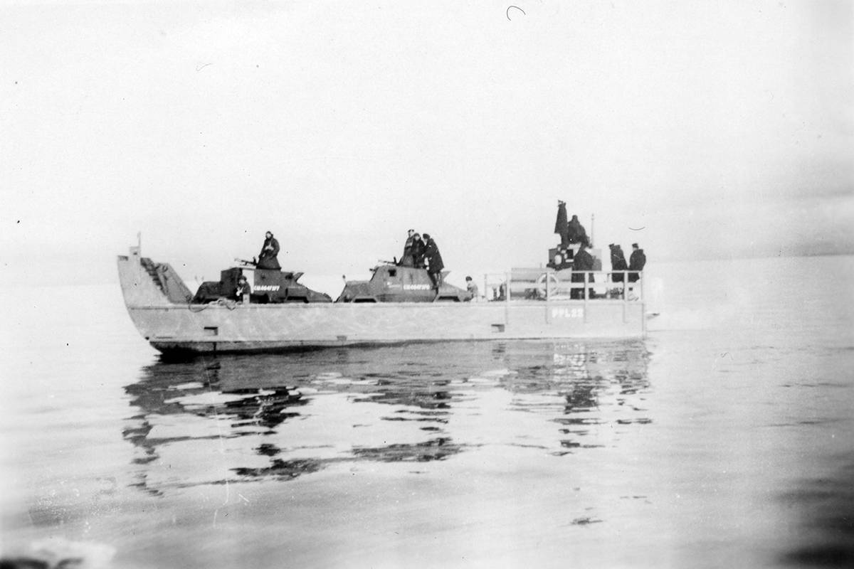 17059924_web1_190606-CVR-F-DDAY-Boatdrill