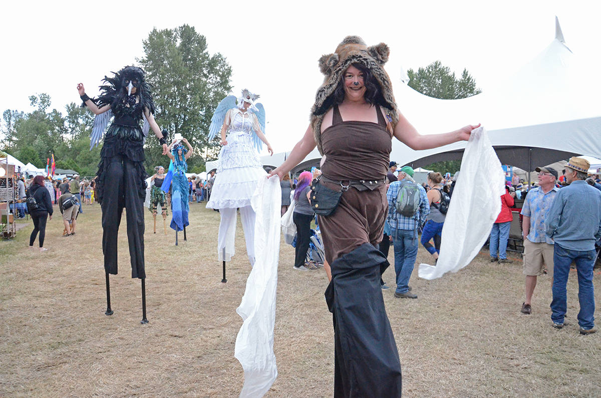 17672996_web1_190715-CVR-Fest-stilts