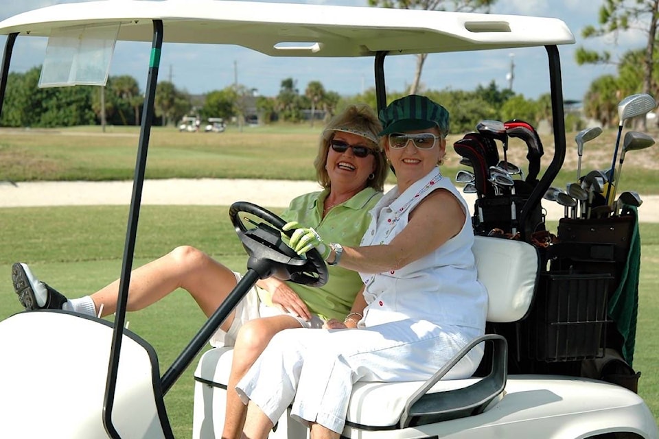 17775085_web1_Golf-ladies
