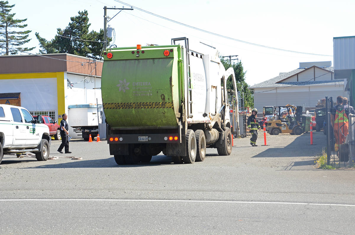 18117270_web1_190814-CVR-truck-power-line2