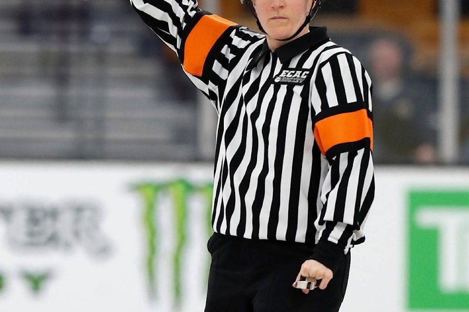 18439414_web1_190909-BPD-M-Hockey-referee