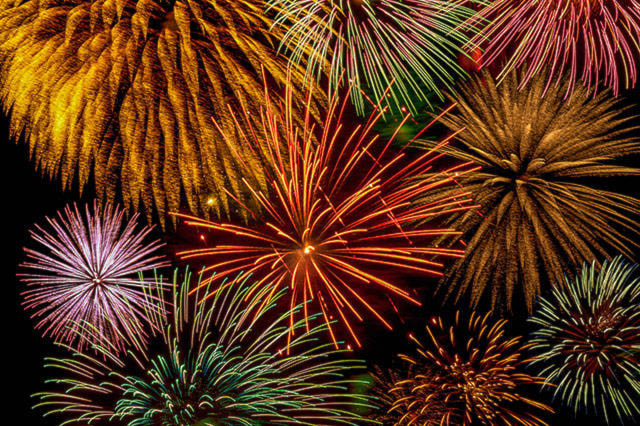 19093213_web1_fireworks-S-19