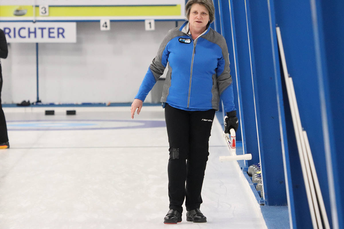 20661611_web1_200226-VMS-seniors-curling-CURLING_3