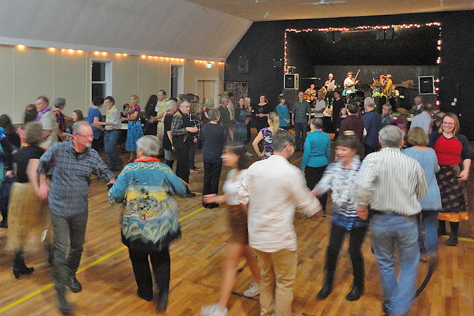 20862382_web1_191113-CRM-Contra-Dance