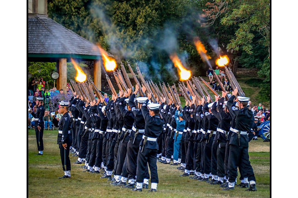 21299634_web1_190905-CVR-C-HMCS-QUADRA-gunsalute