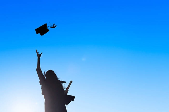 22106465_web1_200615-CRM-nic-grad-virtual_1