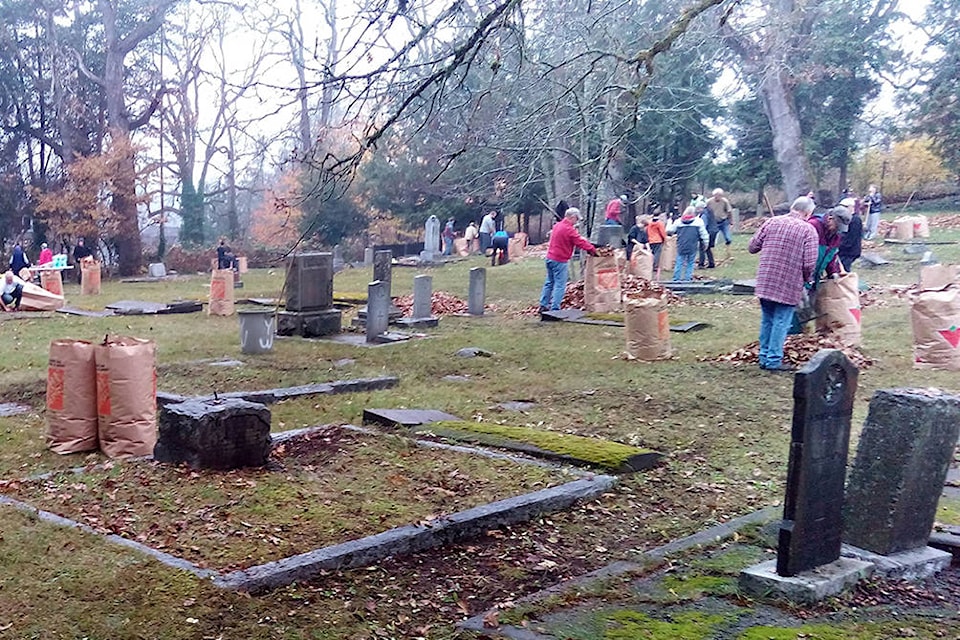 23166480_web1_201104-CVR-N-Cemetery-cleanup-1_1